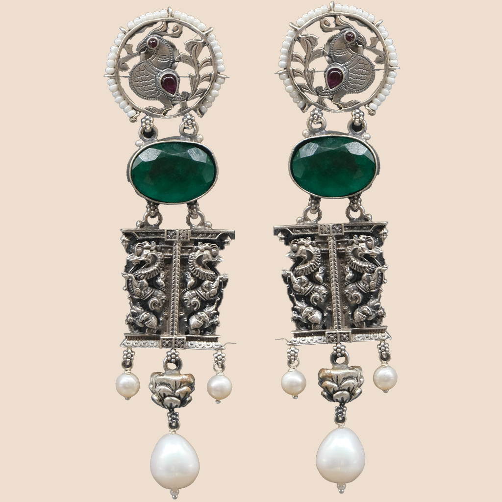 Earrings with semi precious emeralds and pearl hangings