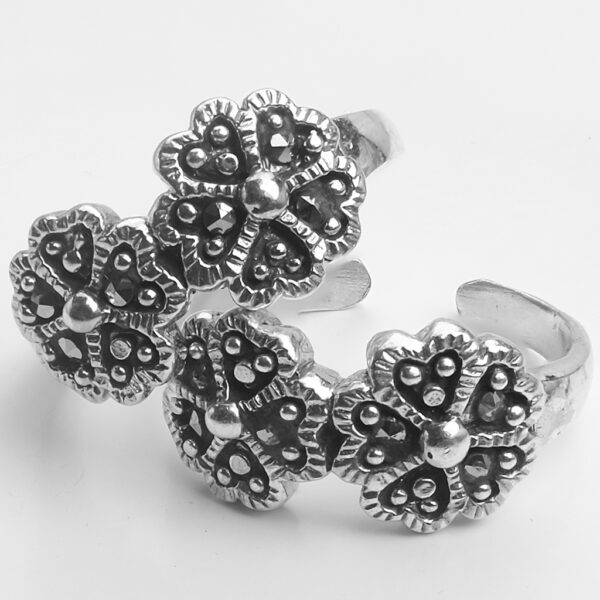 Adjustable Silver Toe Rings with Floral Designs - Image 2