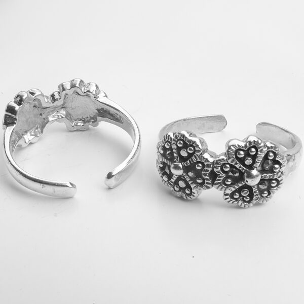 Adjustable Silver Toe Rings with Floral Designs - Image 4